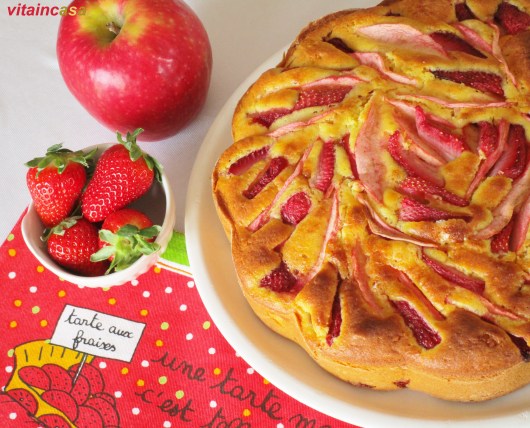 Torta di mele e fragole