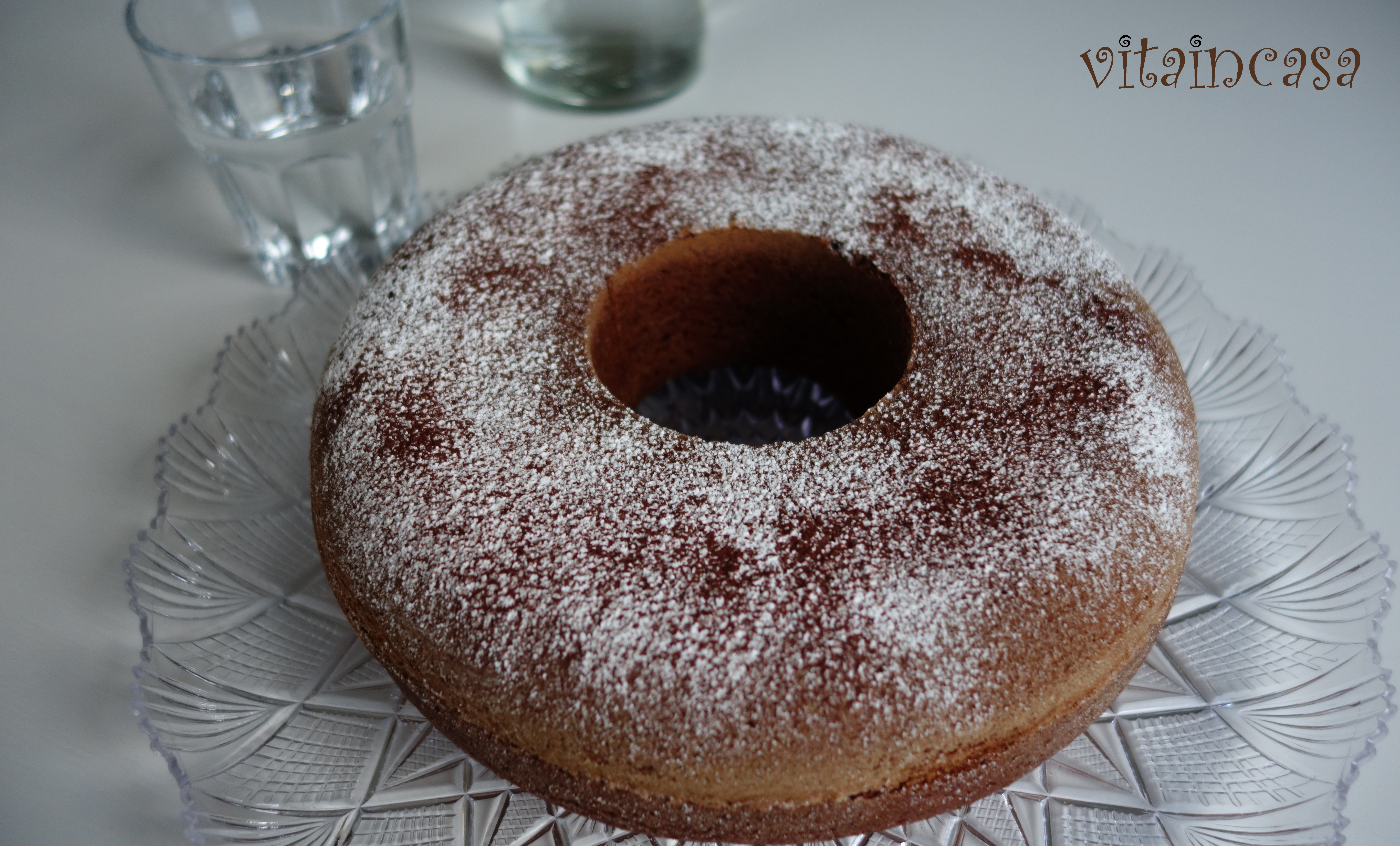 Ciambella all'acqua e alla crema di nocciole (o Nutella?) – VITAINCASA il  lato rosa della vita, image size:5466x3305