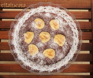 Torta nera alla crema bianca