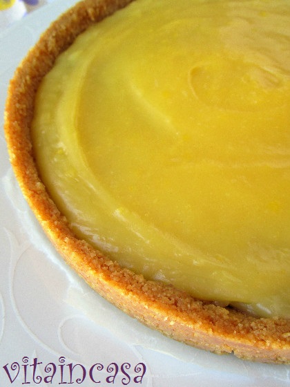 Tarte con crema all'ananas e marmellata di mirtilli