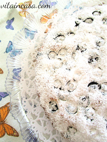 torta cocco e mirtilli left.jpg