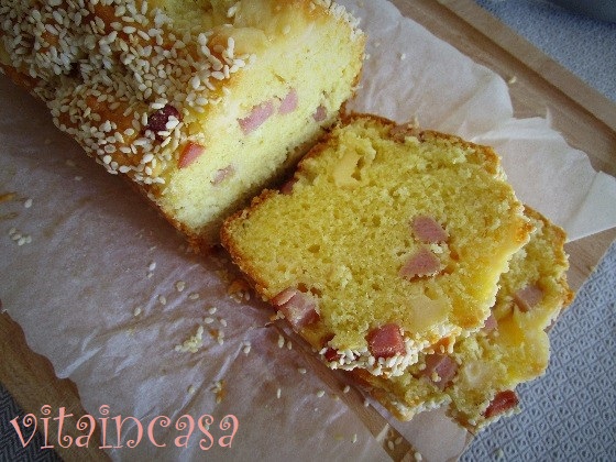 Plumcake prosciutto cotto e formaggio